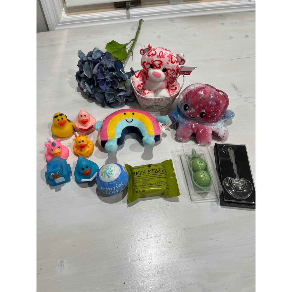 Lot of Bath & Body Works Bath Bomb, Rubber Ducks, Plush‎ Toys, Measuring Spoons